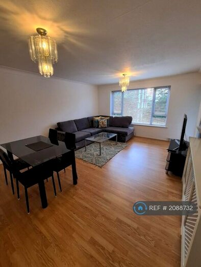 2 Bedroom Flat To Rent In Moss Hall Gove, London, N12