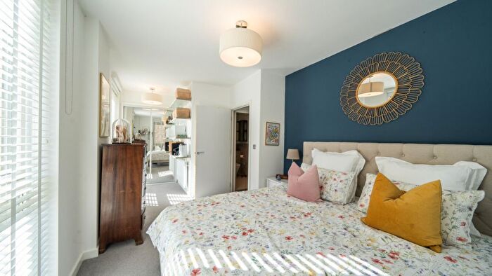 1 Bedroom Flat For Sale In Peart House, NW7