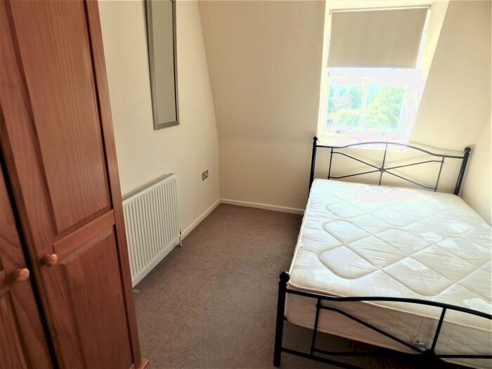 2 Bedroom Flat For Sale In Grove Road, Mile End, E3