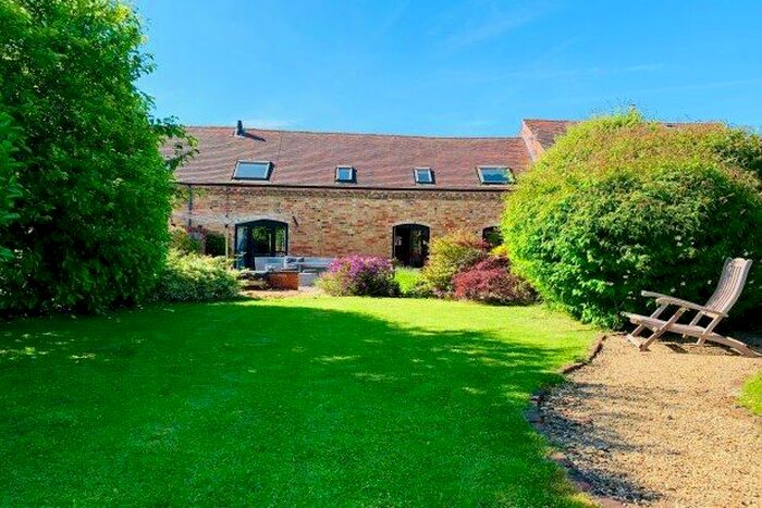 4 Bedroom Barn Conversion To Rent In Sandfield Lane, Evesham, WR11