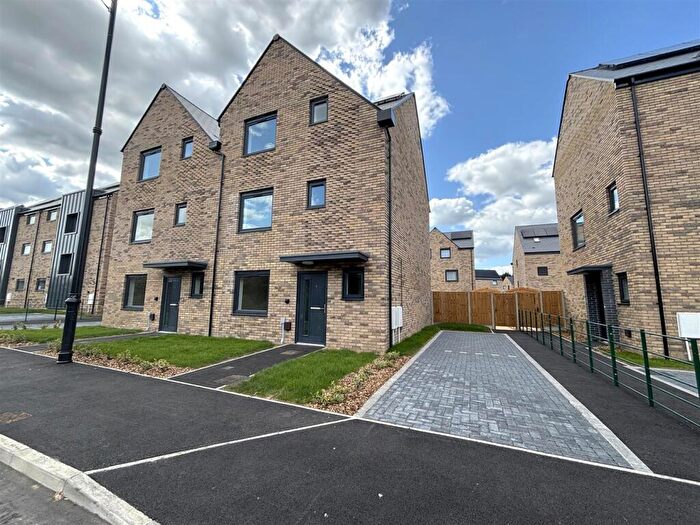 3 Bedroom Semi-Detached House To Rent In Downham Boulevard, Ravenswood, Ipswich, IP3