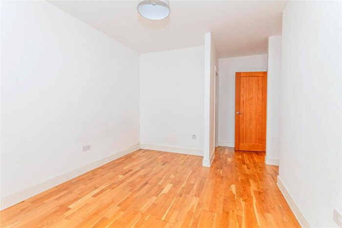 2 Bedroom Flat For Sale In Fairmeadow, Maidstone, Kent, ME14