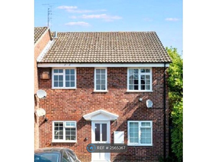 2 Bedroom Maisonette To Rent In Morley Place, Hungerford, RG17