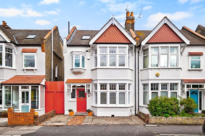 4 Bedroom Property For Sale In Woodlands Avenue, Wanstead, E11