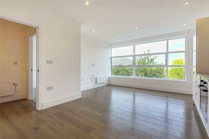 2 Bedroom Apartment To Rent In The Boulevard, Cain Road, Bracknell, Berkshire, RG12