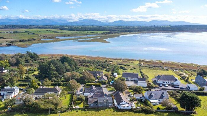 4 Bedroom Link Detached House For Sale In The Drive, Malltraeth, Bodorgan, Isle Of Anglesey, LL62