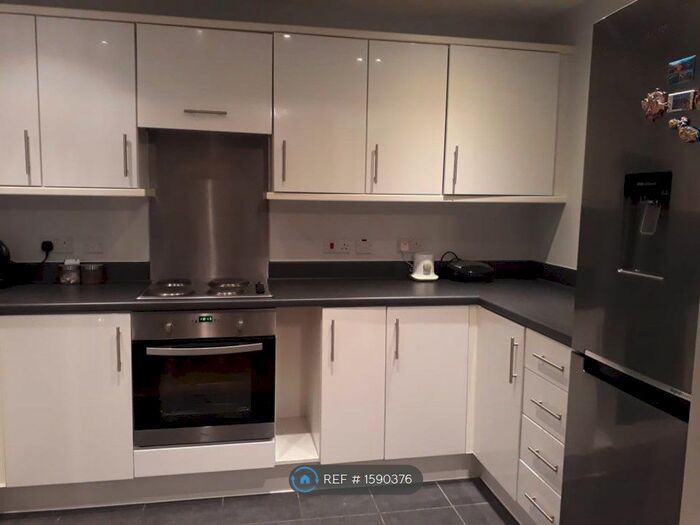 2 Bedroom Flat To Rent In Salk Close, London, NW9