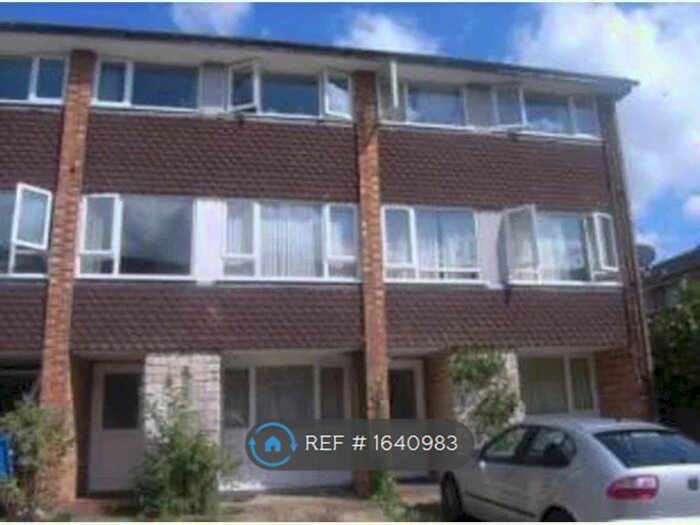 5 Bedroom Terraced House To Rent In Dollis Drive, Farnham, GU9