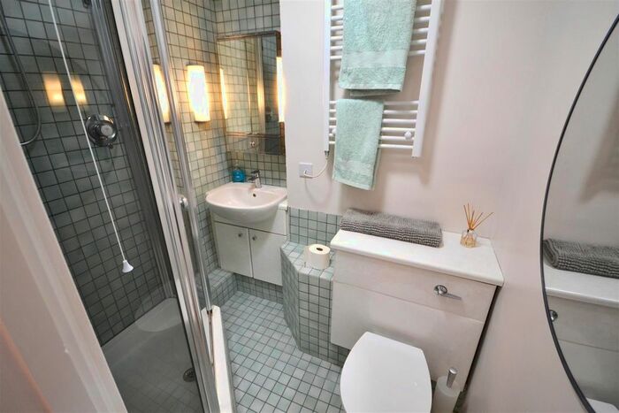3 Bedroom Flat To Rent In Royal Parade, Eastbourne, BN22