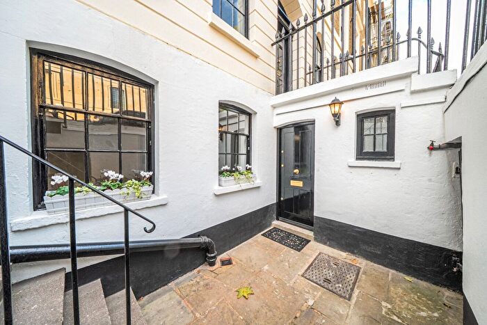 Studio For Sale In Trinity Church Square, London, SE1