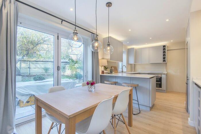 3 Bedroom Semi-Detached House To Rent In Gauden Close, London, SW4