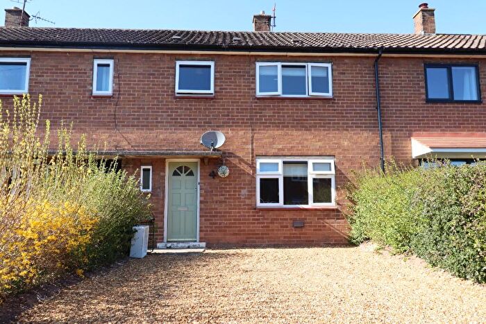 3 Bedroom Terraced House To Rent In Bythom Close, CH3