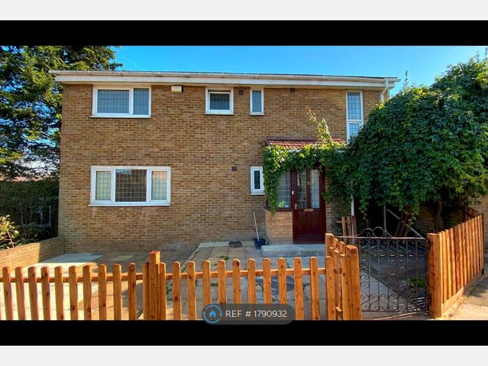 5 Bedroom Detached House To Rent In Strandfield Close, London, SE18