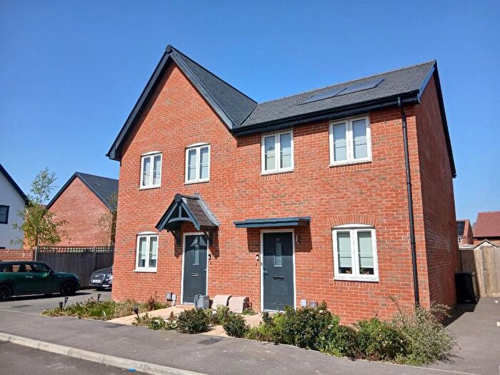 2 Bedroom Semi Detached House To Rent In Wallington Road, SO30