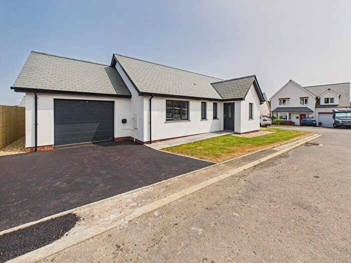 3 Bedroom Detached Bungalow For Sale In Long Park Drive, Bradworthy, EX22