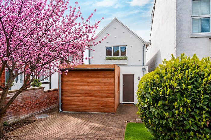 3 Bedroom Detached House For Sale In Shakespeare Road, Mill Hill, NW7