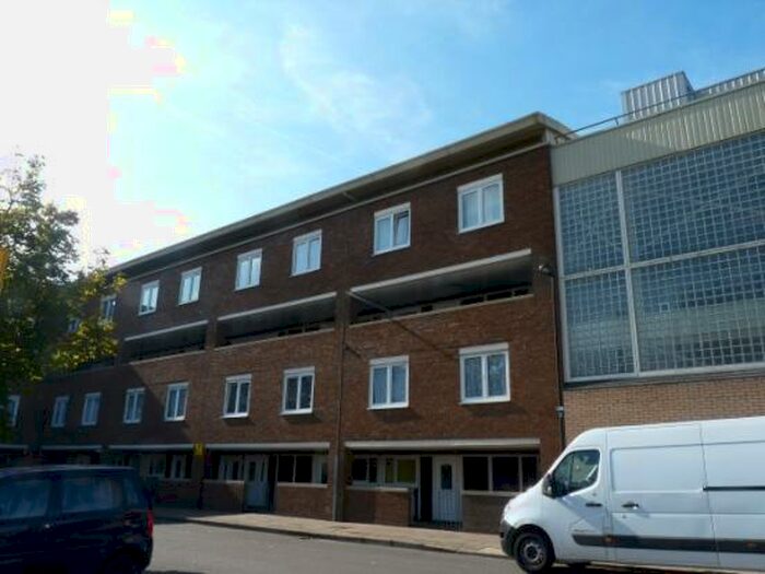 1 Bedroom Flat To Rent In Waverley Road, Tottenham, London, N17