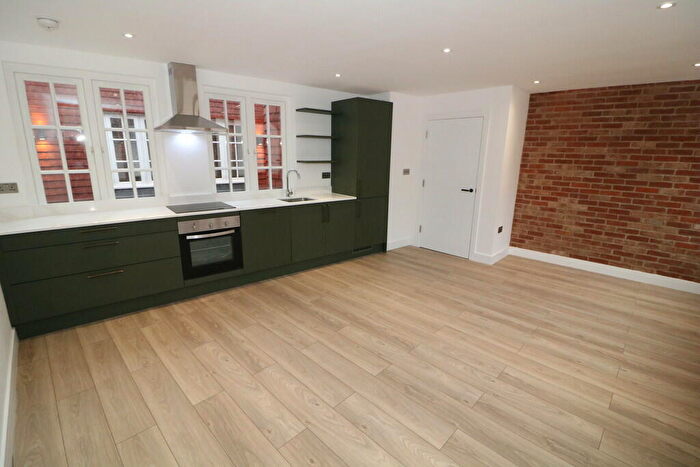 2 Bedroom Flat To Rent In North Street, Dorking, RH4