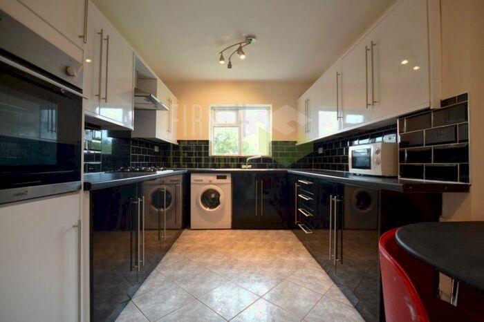 4 Bedroom Terraced House To Rent In Welford Road, Leicester, LE2