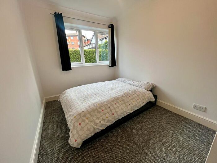 1 Bedroom Flat For Sale In Great Heathmead, Haywards Heath, RH16