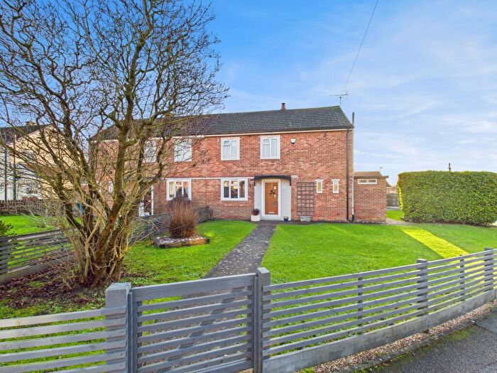 3 Bedroom Semi-Detached House For Sale In Hendon Way, DE22