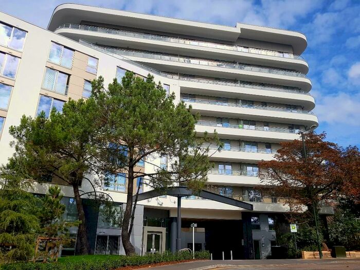 3 Bedroom Flat To Rent In St. Peters Road, Bournemouth, Dorset, BH1