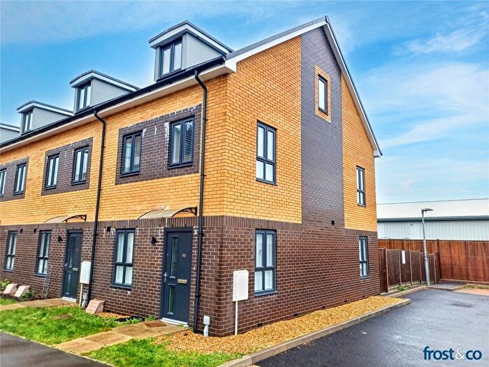 3 Bedroom Apartment For Sale In Brambling Gardens, Poole, Dorset, BH17