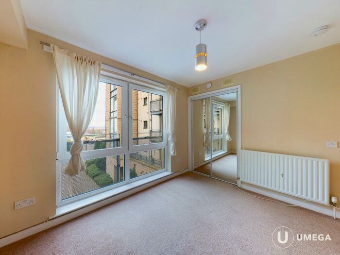 3 Bedroom Flat To Rent In Hawkhill Close, Lochend, Edinburgh, EH7