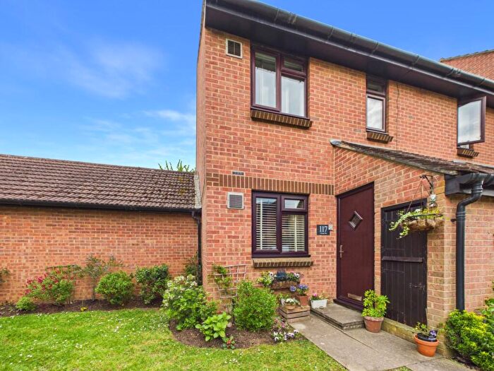 1 Bedroom Apartment For Sale In Vicarage Way, Colnbrook, Slough, Berkshire, SL3