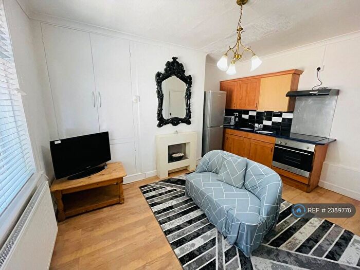 2 Bedroom Terraced House To Rent In Fenton Road, Huddersfield, HD1