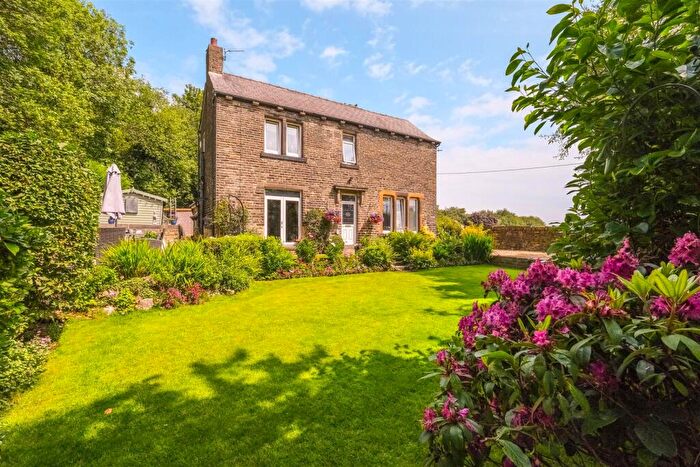 4 Bedroom Detached House For Sale In St. Giles Road, Halifax, HX3