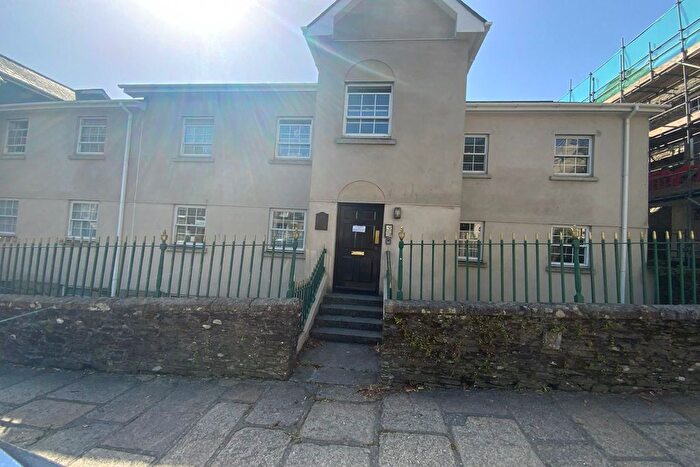 2 Bedroom Flat To Rent In West Street, Tavistock, PL19