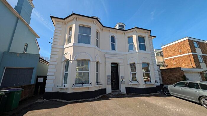 2 Bedroom Flat To Rent In Manor Road, Folkestone, Kent, CT20