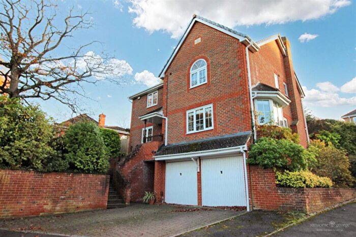 4 Bedroom Detached House For Sale In Roebuck Rise, Tilehurst, Reading, RG31