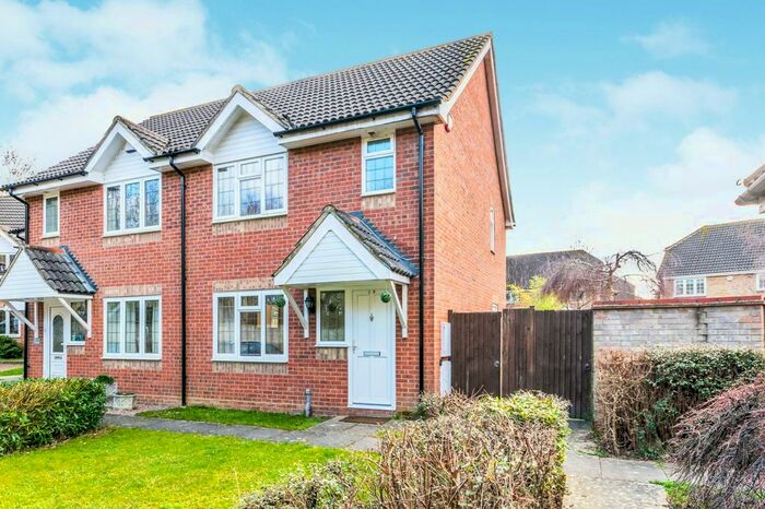 2 Bedroom End Of Terrace House To Rent In Avebury Close, Horsham, RH12