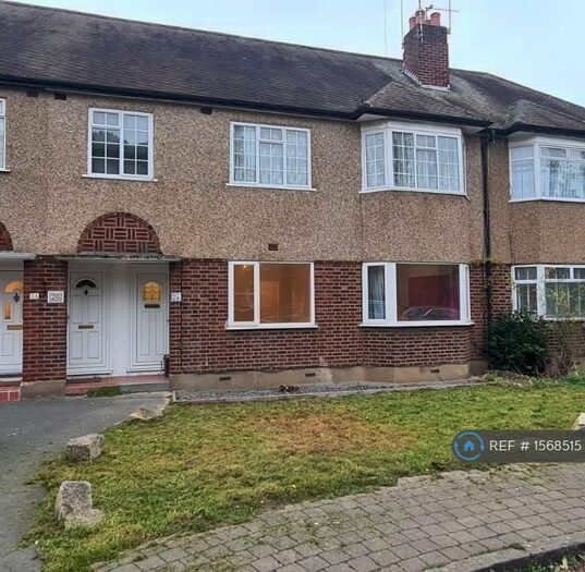 2 Bedroom Maisonette To Rent In Beresford Gardens, Enfield, EN1