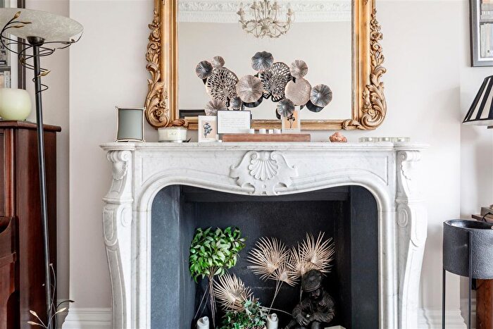 1 Bedroom Flat For Sale In Holland Road, Holland Park, W14