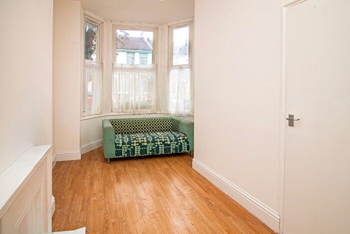 1 Bedroom Flat To Rent In Foulser Road, London, SW17
