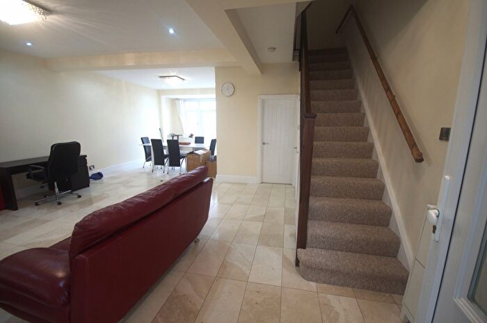 5 Bedroom Semi-Detached House To Rent In Somersby Gardens, Ilford, IG4