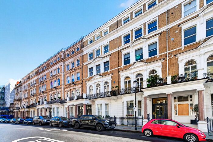 2 Bedroom Flat For Sale In De Vere Gardens, London, W8