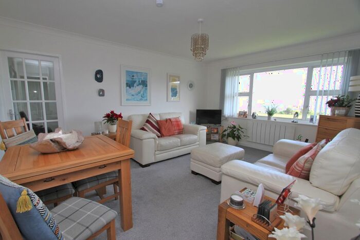 2 Bedroom Flat For Sale In Cliff Road, Eastbourne, BN20