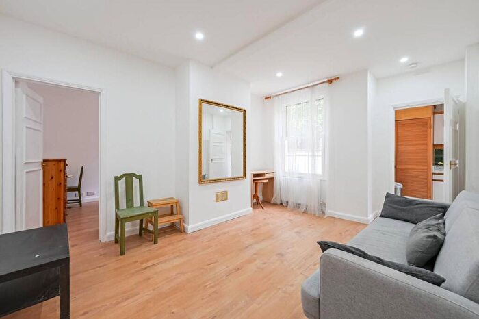 1 Bedroom Flat To Rent In Cartwright Street, Tower Hill, London, E1