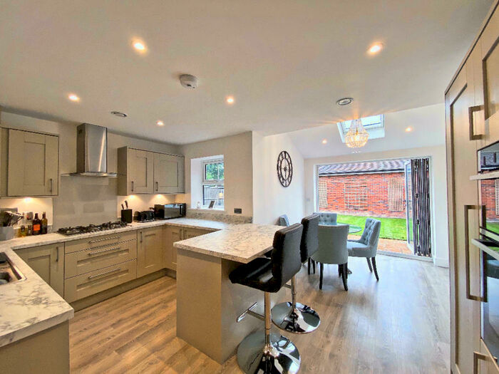 4 Bedroom Town House To Rent In Robert Way, Mytchett, GU16