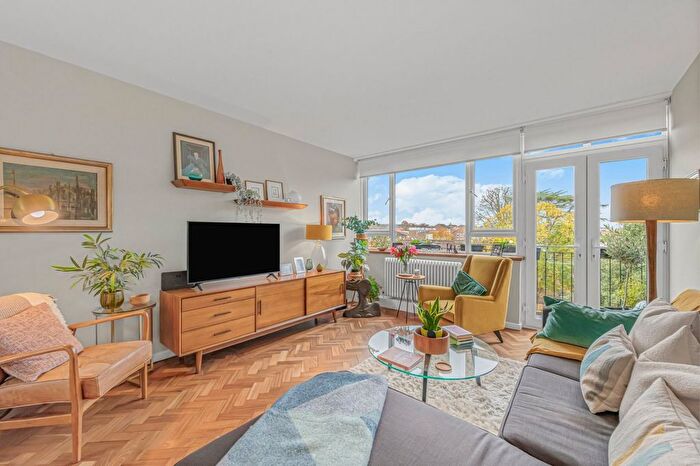 1 Bedroom Flat To Rent In Suffolk House, Putney Hill, SW15