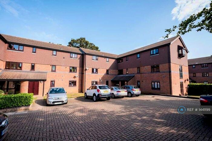 2 Bedroom Flat To Rent In Woodfall Drive, Crayford, Dartford, DA1