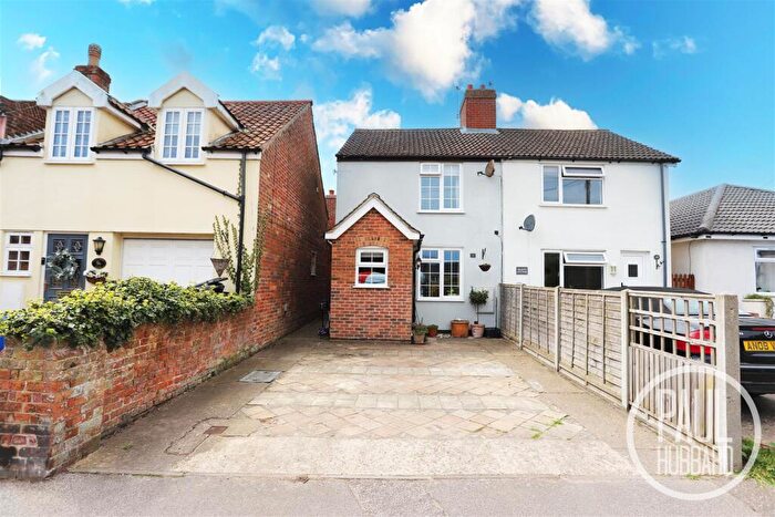 3 Bedroom Cottage For Sale In The Street, Blundeston, Suffolk, NR32