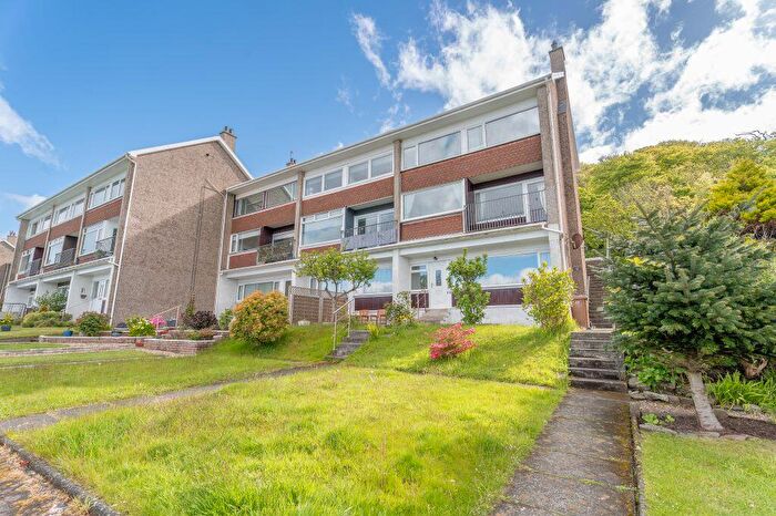 3 Bedroom Duplex For Sale In Shuma Court, Skelmorlie, PA17