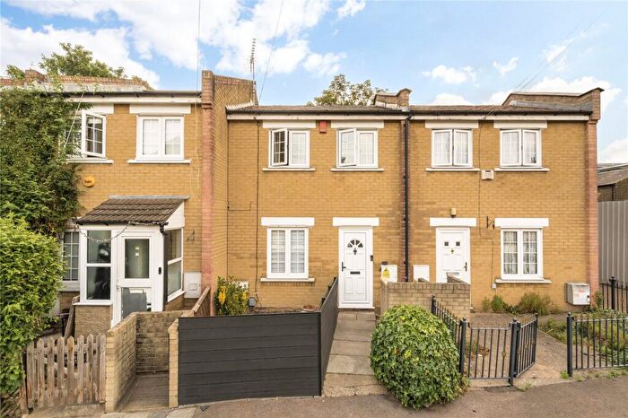 1 Bedroom Terraced House For Sale In Torrens Square, London, E15