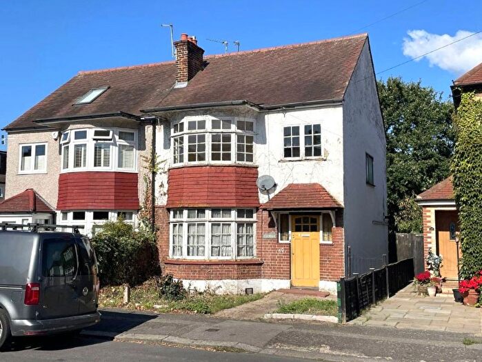 3 Bedroom Semi Detached House For Sale In Mayfield Road, North Chingford, E4