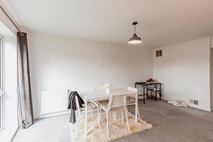 2 Bedroom Apartment For Sale In Southfield Road, Westbury-On-Trym, Bristol, BS9